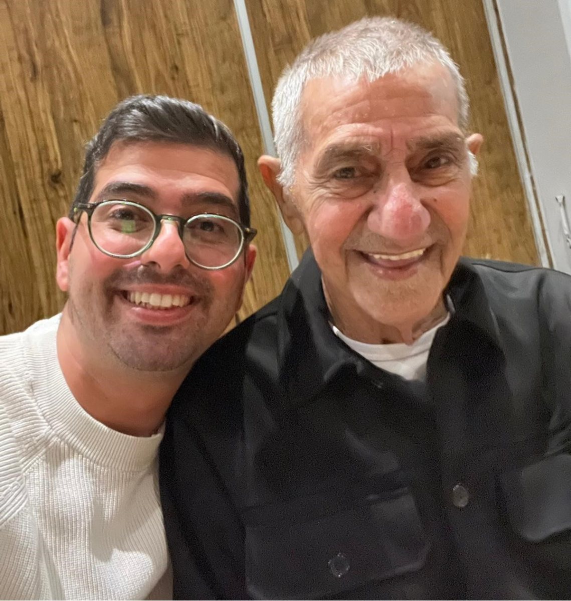 אברהם נומה ז"ל ובנו גיא במסיבת יום ההולדת האחרונה. צילום: פרטי