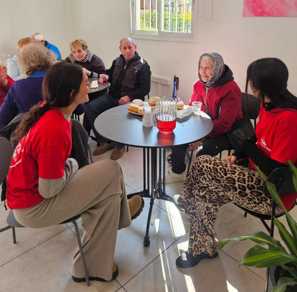 למען ניצולי השואה בבאר שבע. צילום: עמותת "לחיות בכבוד"