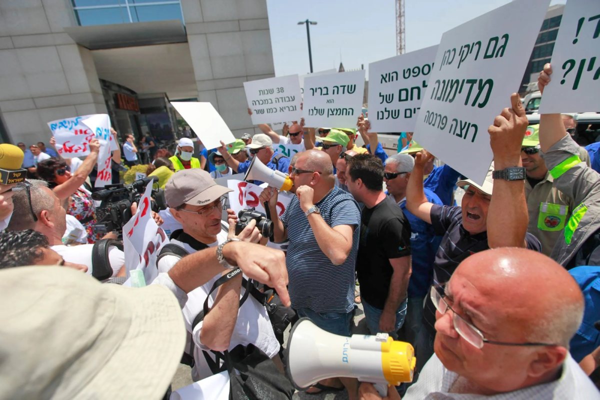 הפגנת עובדי רותם אמפרט מול משכן הכנסת. צילום: יח''צ