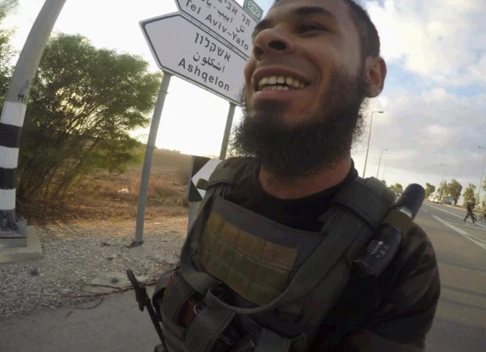 תיעוד של המחבל אחמד ביוכ מהטבח הרצחני ב-7 באוקטובר. קרדיט: דובר צה"ל