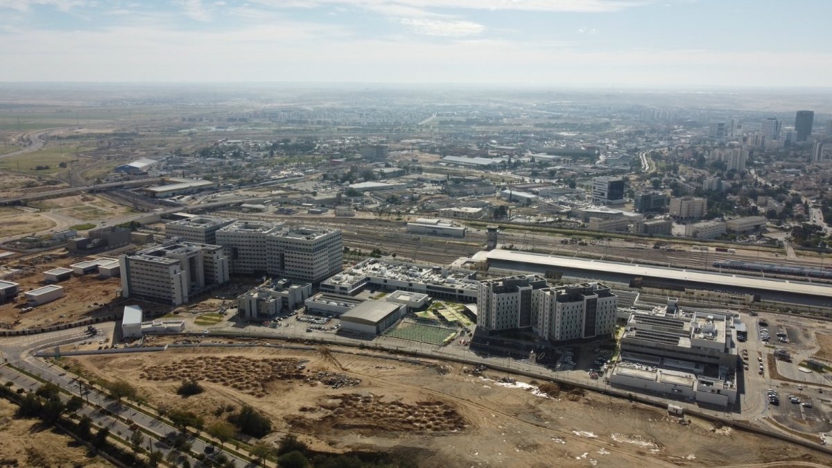 ''אלפי משרתי הקבע יאכלסו קריית התקשוב".  קרדיט צילום: גיל נמט, אולפני קקטוס