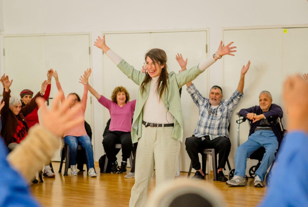 סדנאות יוגה צחוק עם ענבר גרין. צילום: רבקה אליהו