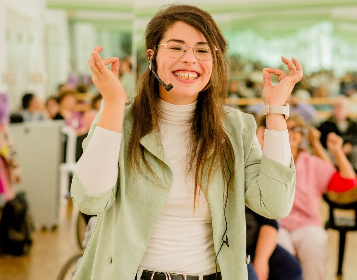 ענבר גרין, מנחת יוגה צחוק. צילום: רבקה אליהו