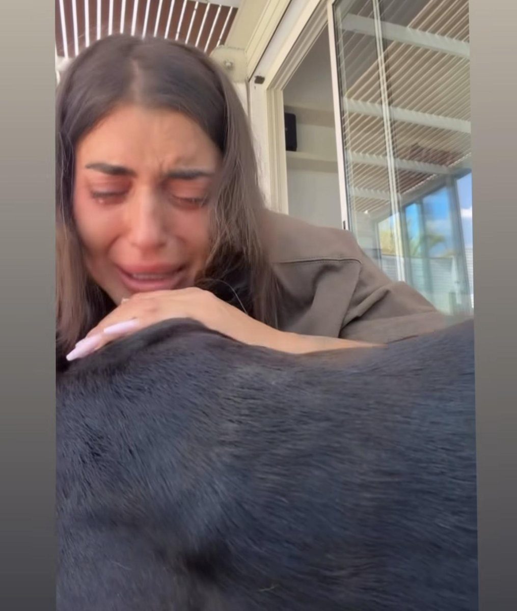 ספיר בורגיל נפרדת מהכלבה האהובה. צילום: מתוך אינסטגרם