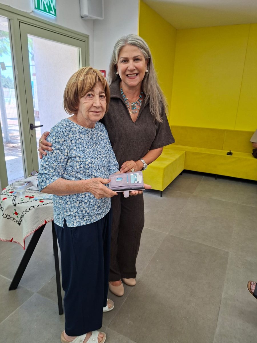 שרה משה מנהלת מיזם ההרצאות עם מרסל בן שמחון
