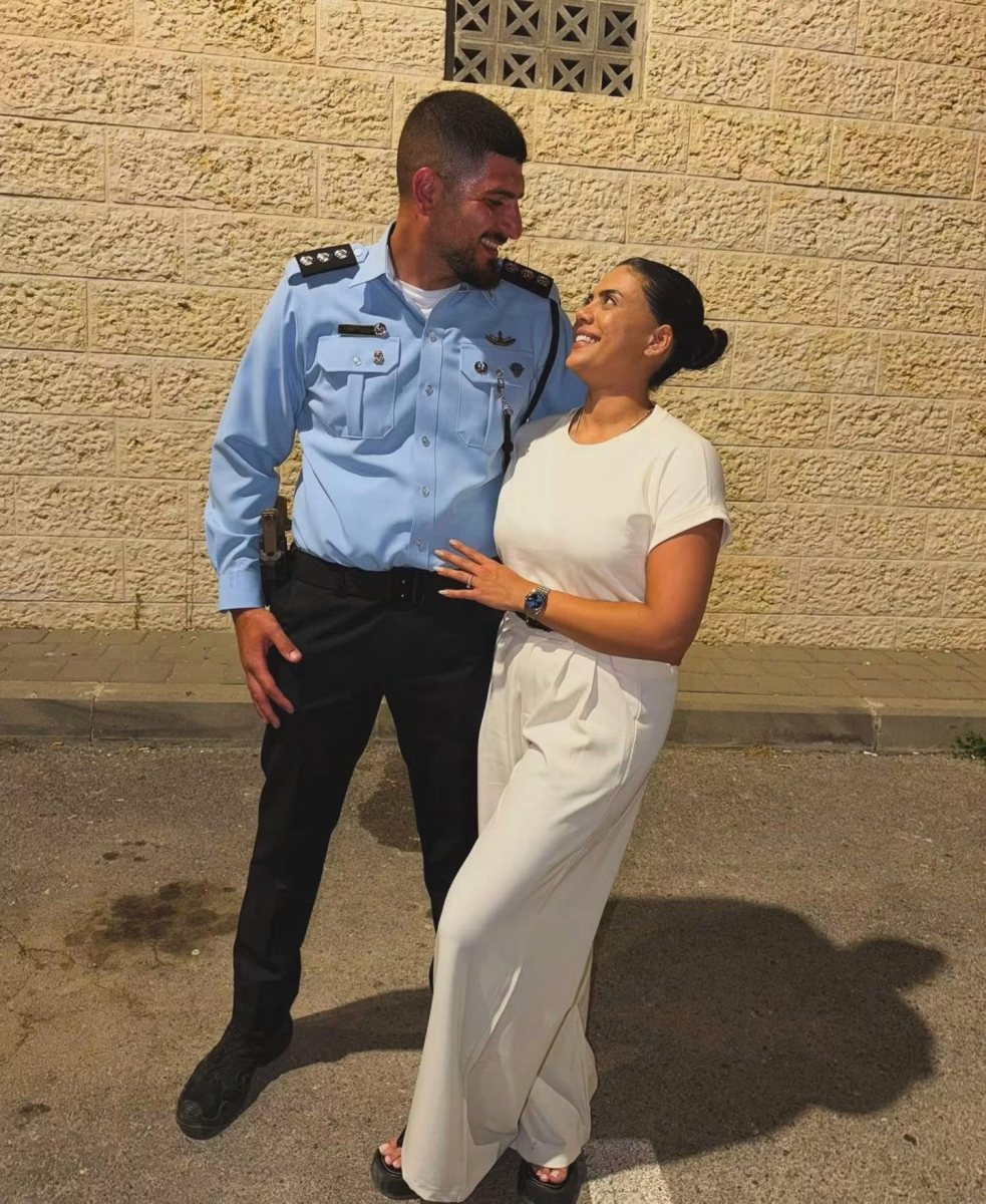 פקד עומרי גואילי עם אשתו שרון. צילום: מתוך פייסבוק