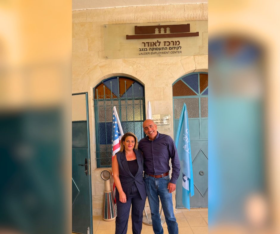 בתמונה: שמעון פרץ וקרן כהן