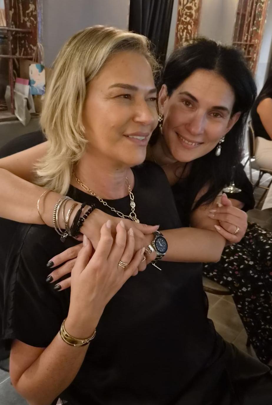 נפרדים ממוריה שהם במסעדת קותאי