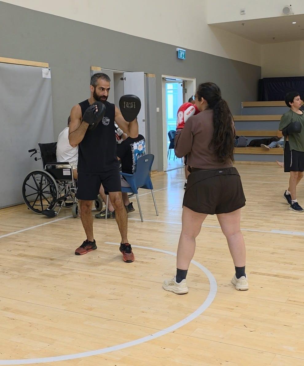 עומר מלאכי מאמן גם חיילות שנפצעו. צילום: פרטי