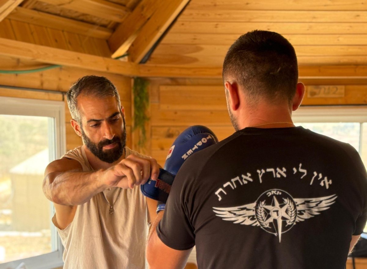 עומר מלאכי מחזיר חיילים לכושר. צילום: פרטי