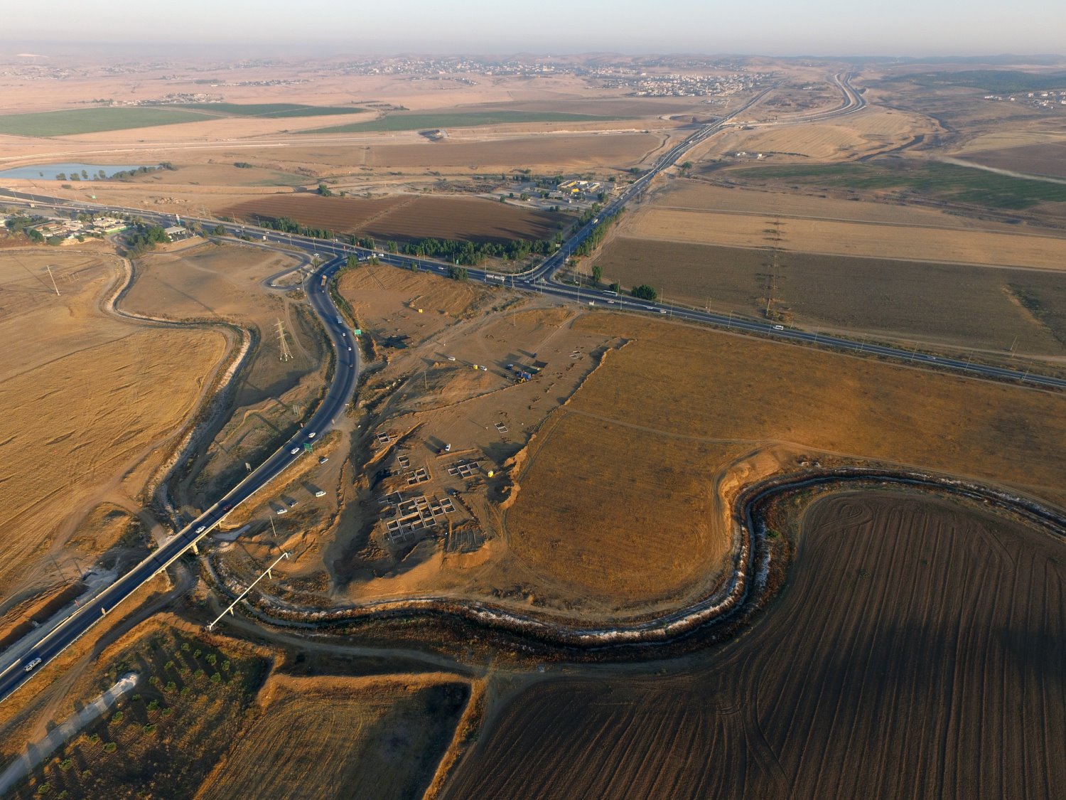 שטח החפירה בצומת שוקת. צילום: גיא פיטוסי, רשות העתיקות