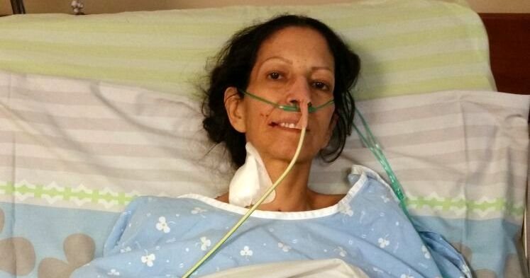 אמא (דבורה) לאחר הניתוח שצלח