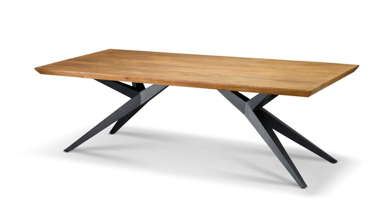 שולחן מדגם איזדורה ברשת ביתילי. מחיר 7190 שח. צילום ישראל כהן