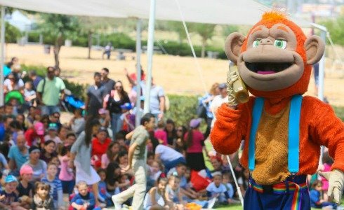 יחד עם קופיקו ב"פארק הילדים". פסח 2016 בנחל באר שבע (צילום: יח"צ) יחד עם קופיקו ב"פארק הילדים". פסח 2016 בנחל באר שבע (צילום: יח"צ)