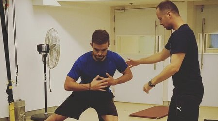 מתאמן באינטנסיביות על מנת לחזור לכושר. (צילום באדיבות הולמס פלייס באר שבע) מתאמן באינטנסיביות על מנת לחזור לכושר. (צילום באדיבות הולמס פלייס באר שבע)