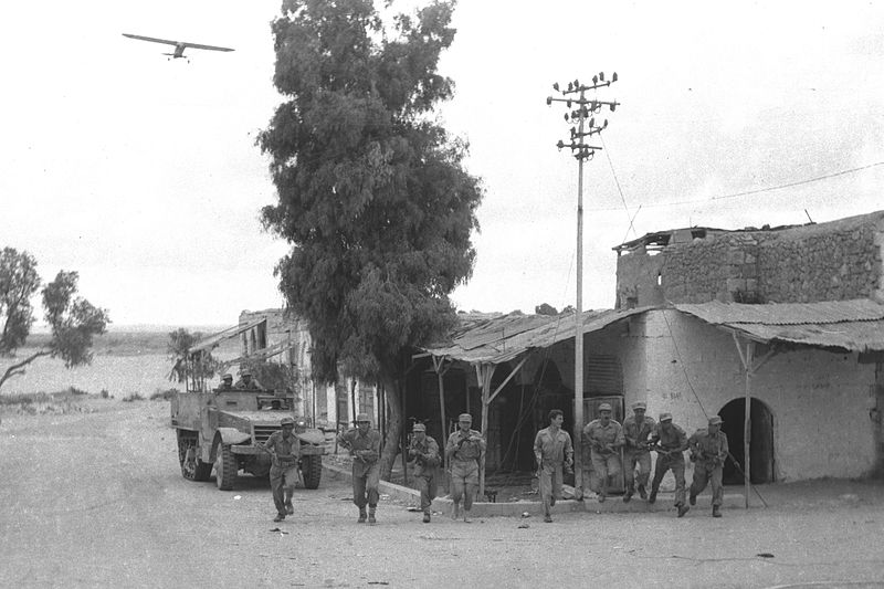 כוחות צה"ל נכנסים לבאר שבע, 22 באוקטובר 1948 (מתוך ויקיפדיה)