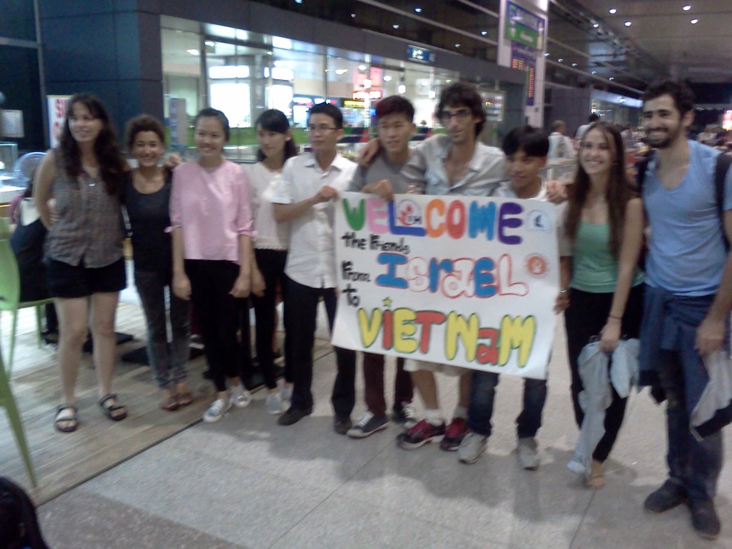 קבלת פנים לסטודנטים הישראליים על ידי הסטודנטים מאוניברסיטת הו-צ'י-מין-סיטי. (צילום: יחצ אב"ג)