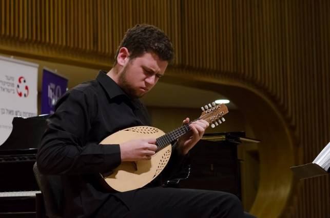 רואי דיין. צילום תמונה: "נוער מוסיקלי בישראל" רואי דיין. צילום תמונה: "נוער מוסיקלי בישראל"