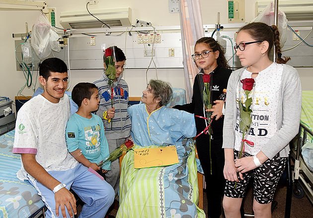 "אני מרגיש שהיא גם עזרה לי ונתנה לי כוחות". רעיסה והילדים