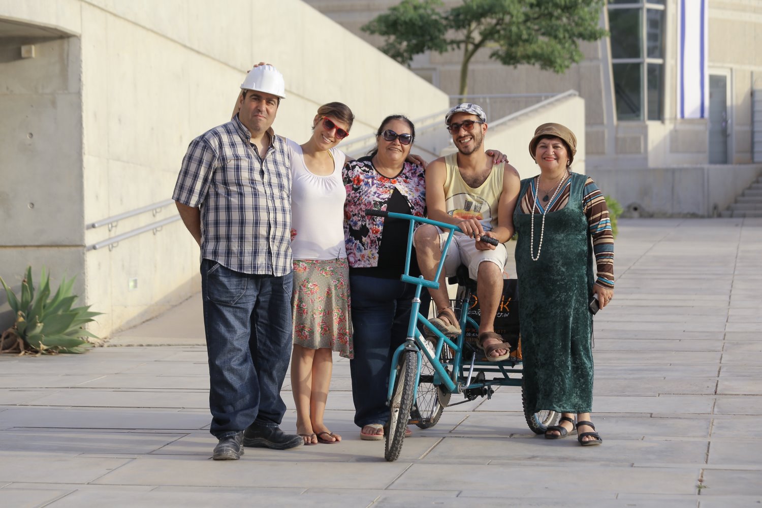 התכנית מאפשרת להם להיות שווים בין שווים התכנית מאפשרת להם להיות שווים בין שווים