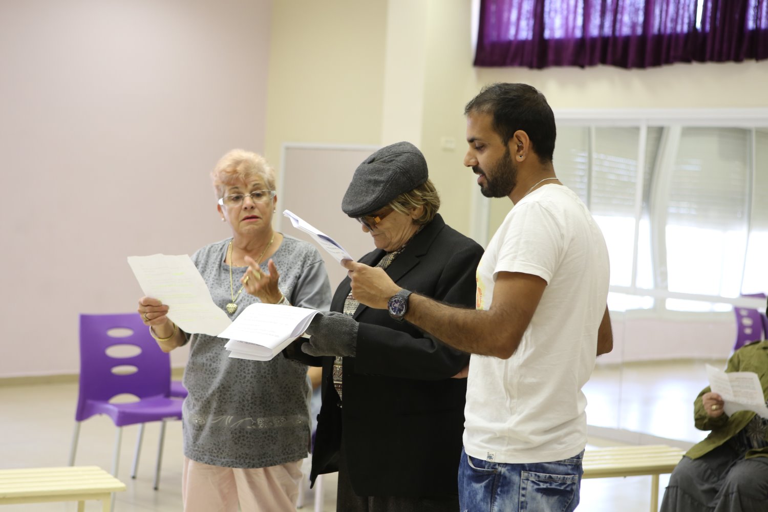 התושבים משתתפים בסדנאות במשך השנה בהנחייתם של הסטודנטים התושבים משתתפים בסדנאות במשך השנה בהנחייתם של הסטודנטים
