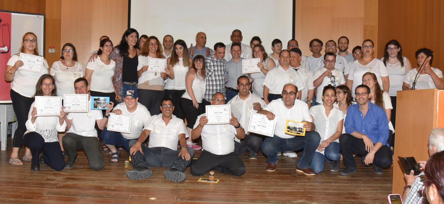 רוביק דנילוביץ, ורד סרוסי-כץ, סיגל דבילנסקי, אופיר ליפשיץ, הסטודנטים המלמדים ותלמידי התכנית. צילום: הרצל נתנאל