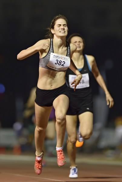 ניצחה ב-400 מטר. גל קדמון. צילום: טיבור ייגר ניצחה ב-400 מטר. גל קדמון. צילום: טיבור ייגר