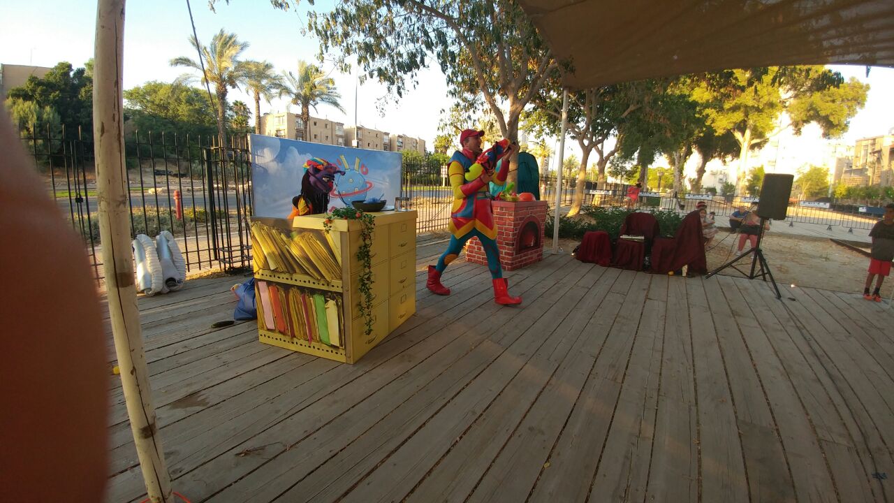 הצגות במתחם הקטר צילום באדיבות מינהלת העיר העתיקה והתיירות