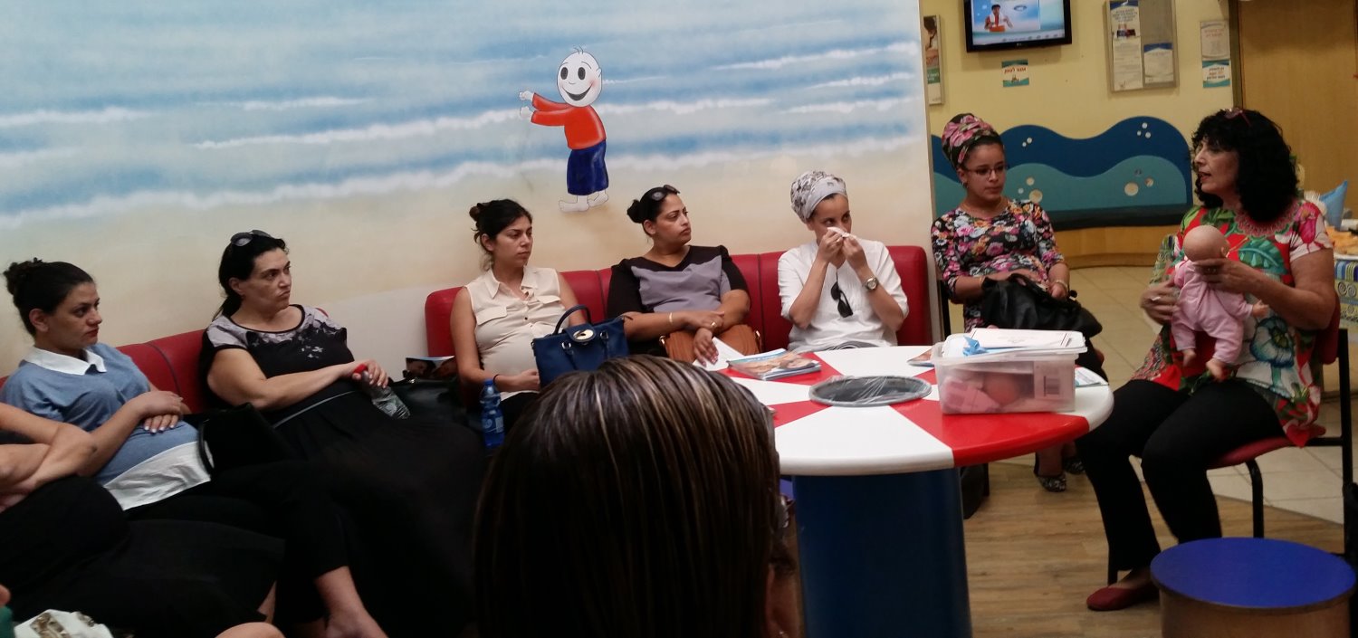 הדרכת הנקה במרכז סאלד באר שבע, בהנחיית טל ברכה יועצת הנקה