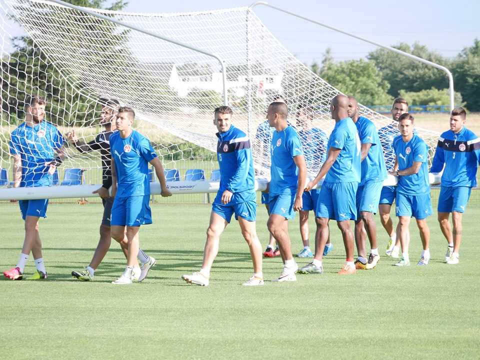 סוחבים במחנה האימונים בפולין. מתוך דף הפייסבוק של הפועל באר שבע סוחבים במחנה האימונים בפולין. מתוך דף הפייסבוק של הפועל באר שבע