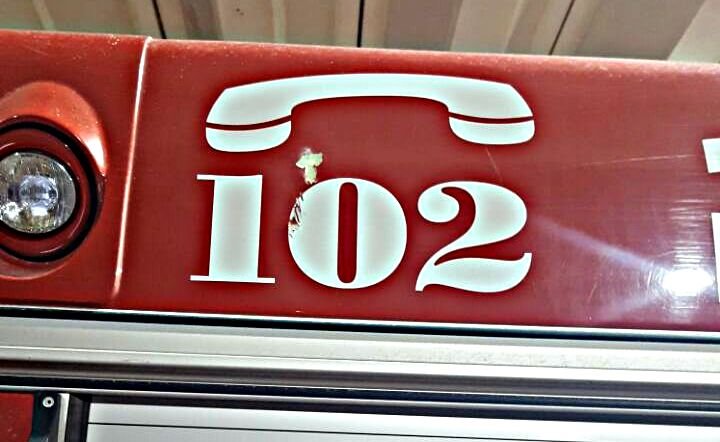 אבנים נזרקו על הכבאית (צילום: דוברות כבאות והצלה מרחב נגב)