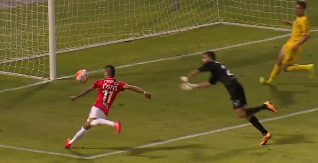 עבר את חומת ההגנה והשוער- מאור בוזגלו. צילום מסך