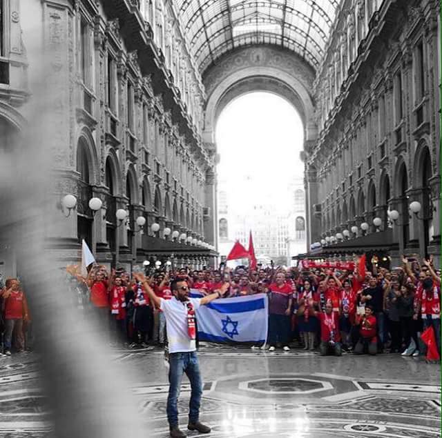 האוהדים מתרגשים לקראת המשחק (מתוך דף הפייסבוק של רוביק דנילוביץ')