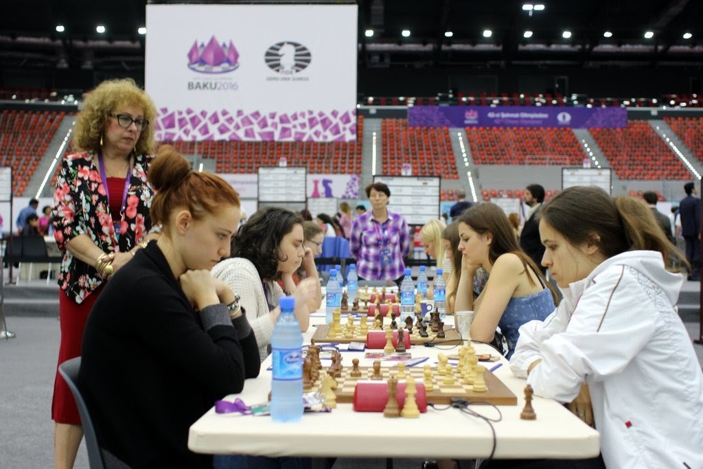 שחקניות נבחרת השחמט של ישראל בפעולה (צילום: מרק ליפשיץ)