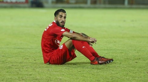 בן ביטון על הדשא (איציק בלניצקי, באדיבות one.co.il)