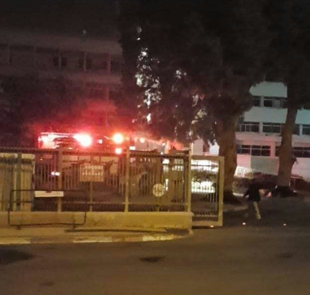 מתקן להכנת צ'יפס עלה באש וגרם לשריפה באוניברסיטה. צילום:ג'רי אלפחל מתקן להכנת צ'יפס עלה באש וגרם לשריפה באוניברסיטה. צילום:ג'רי אלחעל