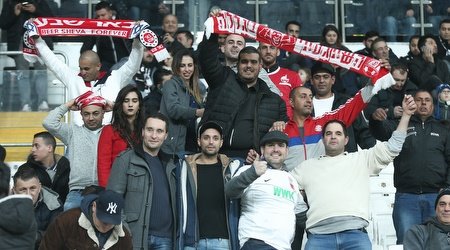 הקהל של הפועל בש (רדאד ג'בארה one.co.il) הקהל של הפועל בש (רדאד ג'בארה one.co.il)