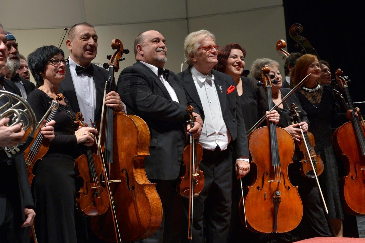 צילום קבוצתי עם יוסטוס פרנץ. צילם יוסי צבקר