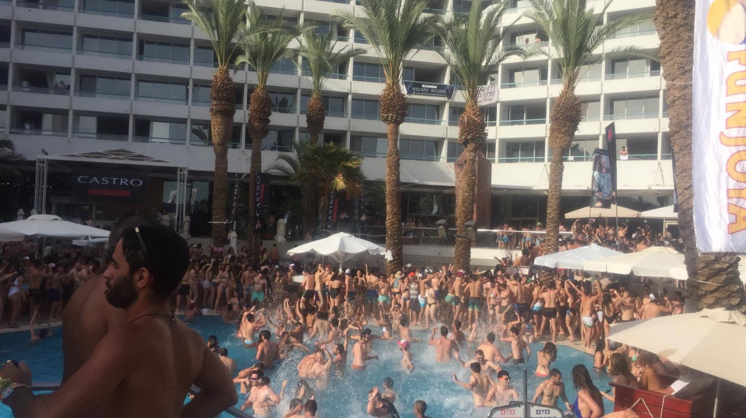 טירוף בקראון פלאזה