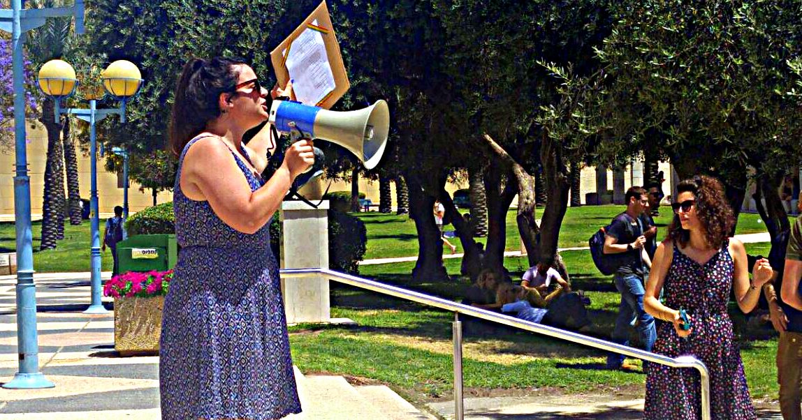 "חברים לא יכולים לשפוט חברים"