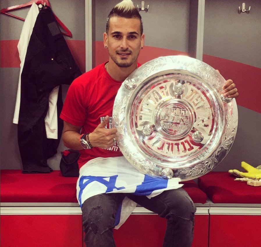 מאור בוזגלו עם הצלחת