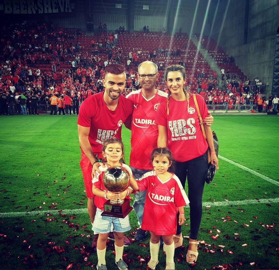 משפחת ויטור - נראה שלילדה כבד קצת