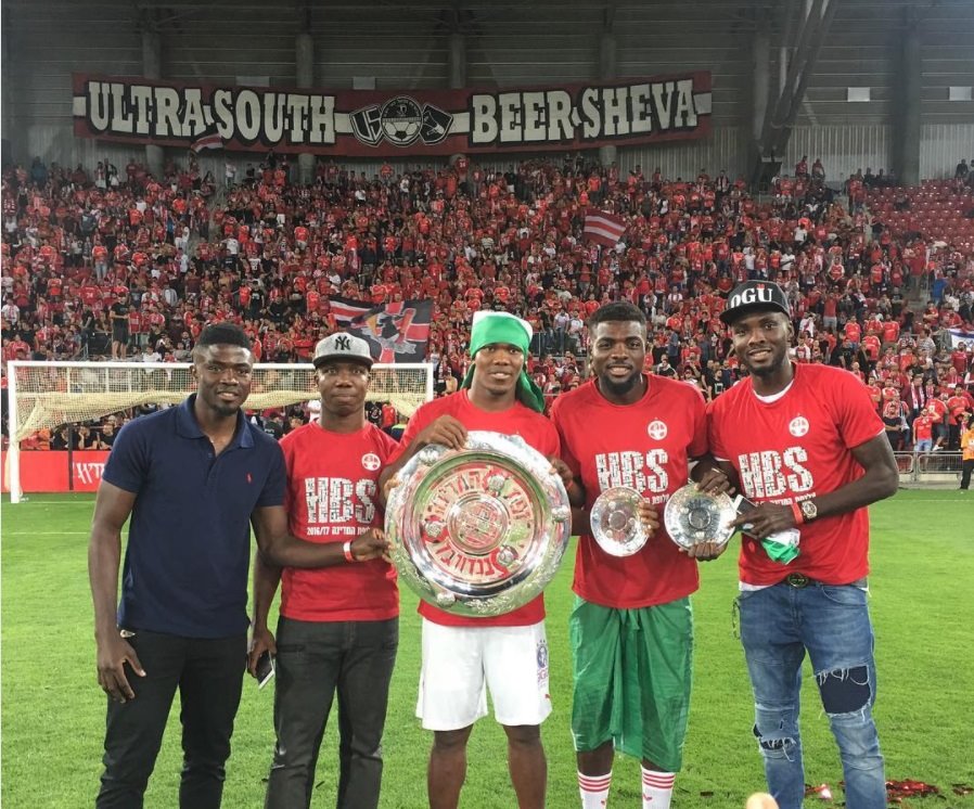 החבורה הניגרית חוגגת אליפות