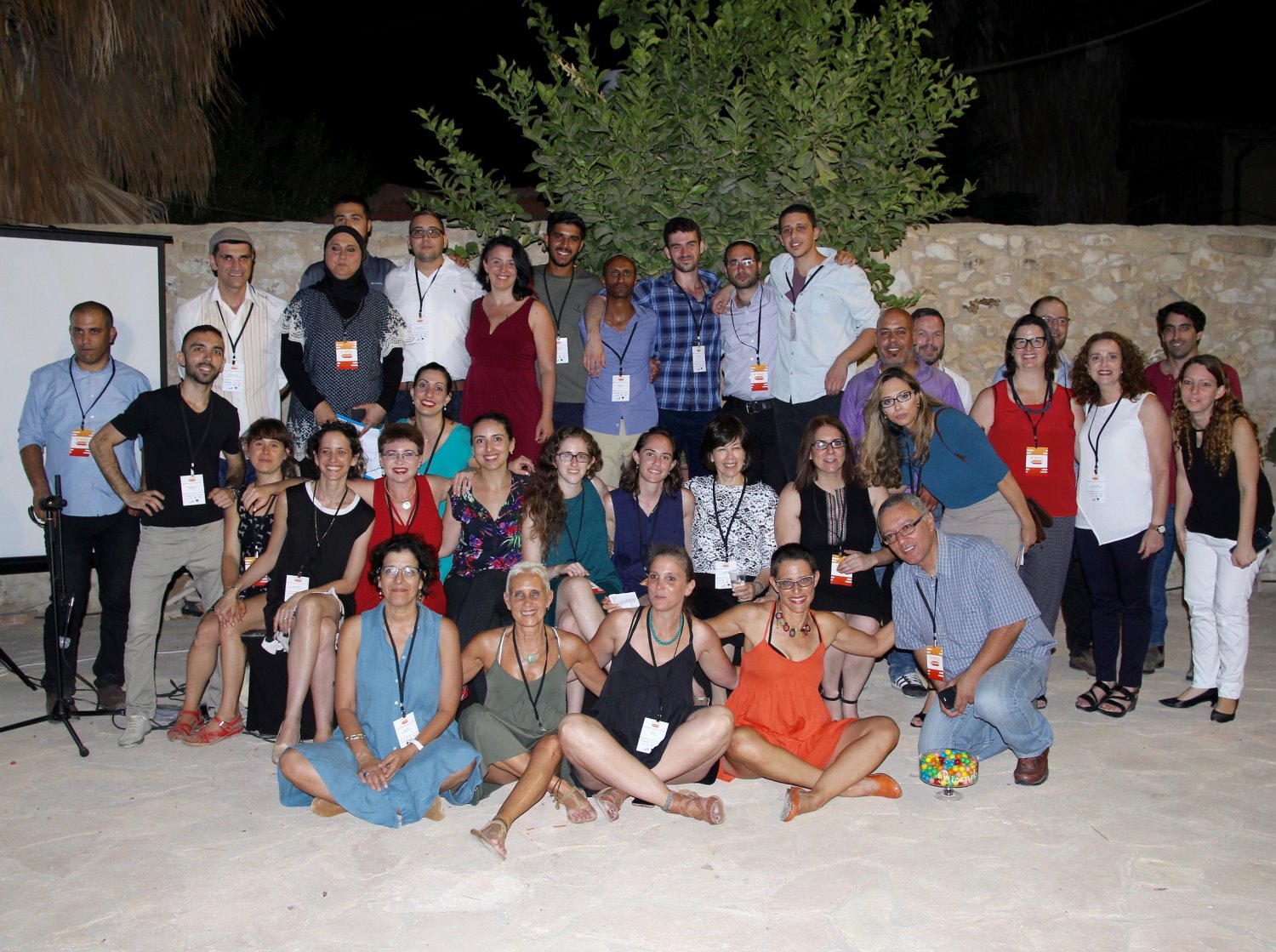 היזמים החדשים עם חברי עמותת ארץ עיר. צילום עודד לוי