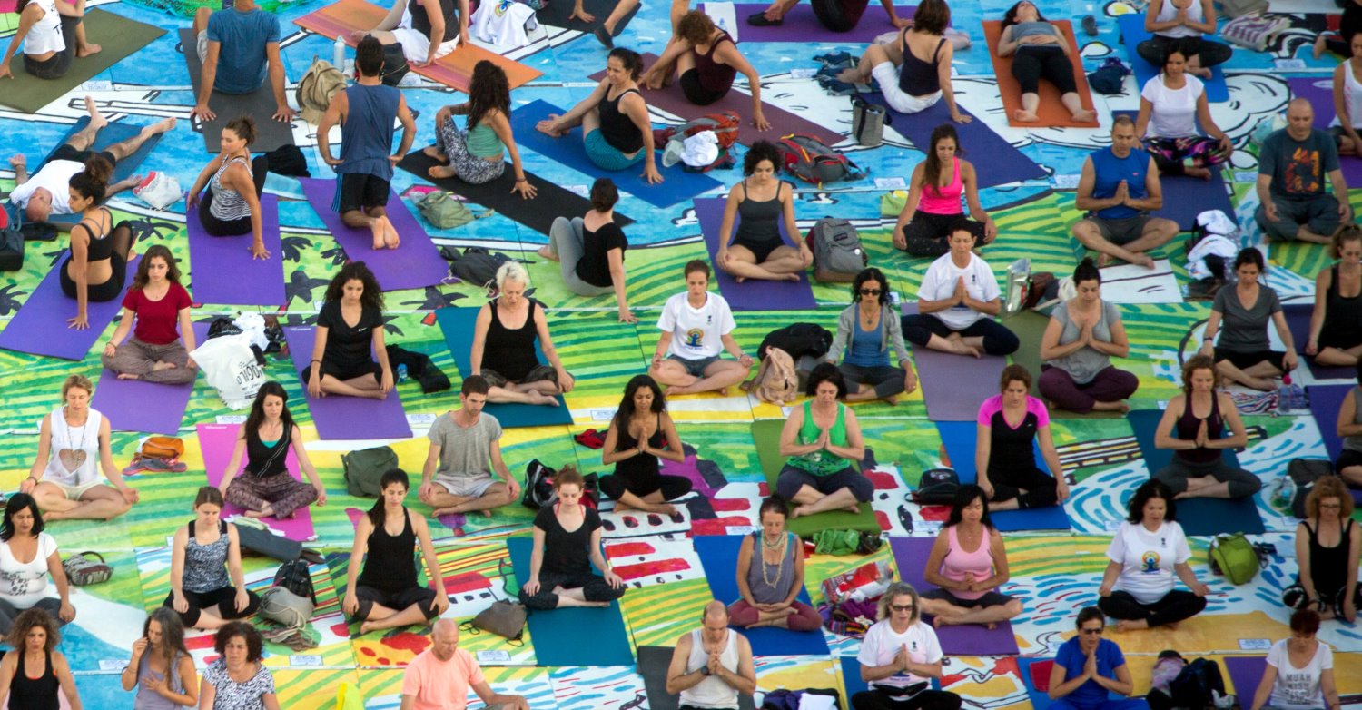 הדבר החם הבא: יוגה קהילתי. צילום: פלאש90