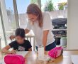 לימודים מחוץ לקופסא בצל המלחמה: המנטורית שמצאה דרך להעסיק את הילדים