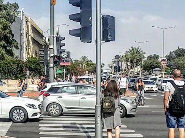 מעבר חצייה שדרות רגר. צילום: שרון טל