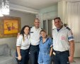 רבקה והצוות הרפואי של מד"א. קרדיט - מד"א