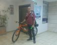 צביקה והאופניים. צילום באדיבות מכבי שירותי בריאות