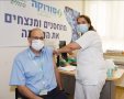 ד"ר שלומי קודש, מנהל סורוקה מרכז רפואי אוניברסיטאי מתחסן במנה השלישית. צילום: רחל דוד סורוקה
